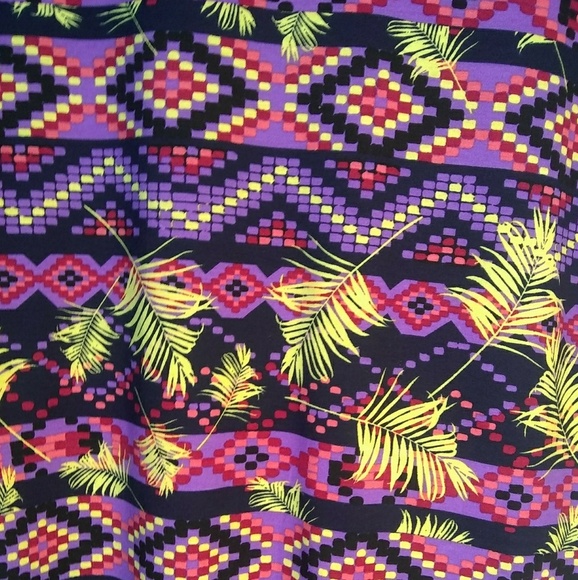 LuLaRoe Classic T Purple Size Small Aztec Pattern - Picture 4 of 7